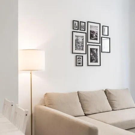 Moderno Centro De 2 غرناطة